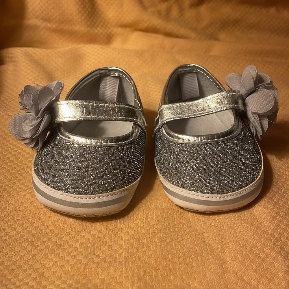 Girls/toddler Sliver glittery Stepping stones shoes w/velcro sz 6-9